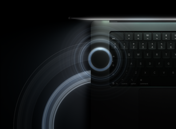MacBook Pro con pantalla PROLED XDR, tapa abierta, color negro espacial, teclado iluminado por el brillo de la pantalla, círculos que representan ondas sonoras que emanan de la parte superior y del lateral izquierdo del portátil
