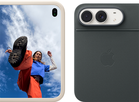 iPhone Duo, color blanco estelar, con funda de silicona color arena, posición horizontal, totalmente abierto, cámaras Dual Fusion en la esquina superior izquierda, la funda cubre la parte trasera y el contorno exterior de la pantalla frontal, a la derecha se muestra la pantalla exterior con el retrato de una persona. iPhone Duo, color blanco estelar, apoyado con la funda Folio con soporte, color azul marino, totalmente abierto, posición horizontal, parte trasera con la cámara dual Fusion de 48 Mpx, dos objetivos.